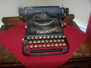 Vintage 1917 Corona 3 Folding Portable Typewriter - No Case - Needs Cleaning