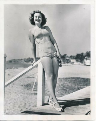 Brenda Joyce,  Universal Starlet 1946 Leggy Cheesecake Press Photo