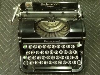 Vintage Underwood Champion Typewriter With Case