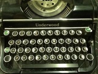 Vintage Underwood Champion Typewriter With Case 2