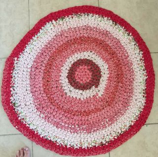 Vintage Handmade Braided Rag Rug Cotton Fabrics Red Rose Pink 36 " Round