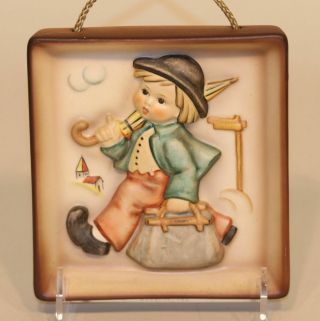 Hummel Figurine Merry Wanderer Plaque 92 Tmk - 4 Boy Umbrella Bag