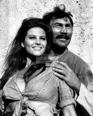 Claudia Cardinale And Jack Palance In " The Professionals " - 8x10 Photo (op - 960)