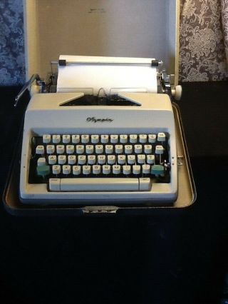 Vintage Olympia Deluxe Portable Typewriter Made In W Germany W/case