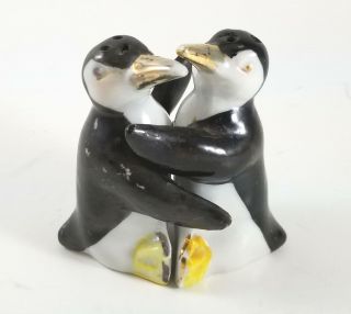 Vintage 50s Ceramic Hugging Penguin Salt & Pepper Shakers,  Made In Japan,  Cute