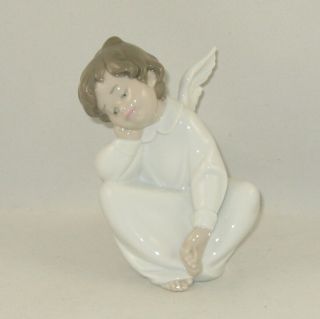 Lladro Figurine 4961 " Angel Dreaming " No Box
