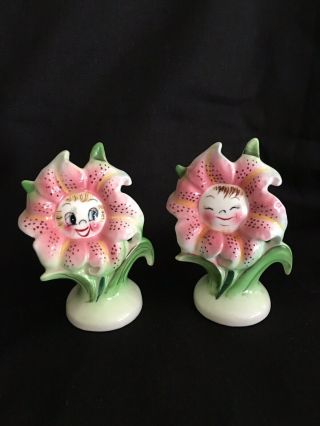 Py Japan Tiger Lily Flower Anthropomorphic Salt And Pepper Shakers