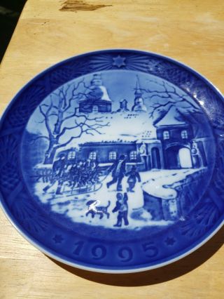 Royal Copenhagen 1995 Christmas At The Manor House Plate
