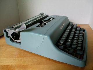 Olivetti Lettera 32 Portable Typewriter With Case Aqua Made In Italy