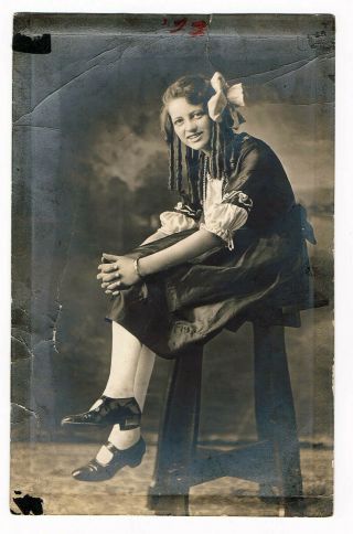 Antique Photo Of A Girl With Banana Curls 1920s