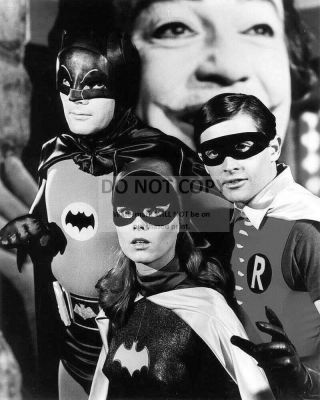 Adam West,  Burt Ward & Yvonne Craig In " Batman " - 8x10 Publicity Photo (da - 510)