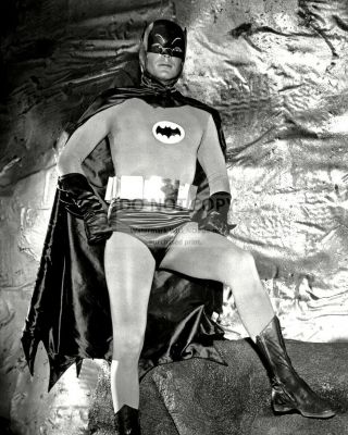 Adam West As " Batman " - 8x10 Publicity Photo (dd - 059)