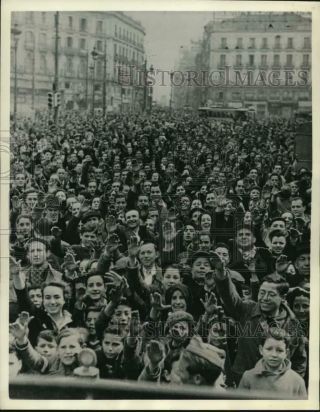 1939 Press Photo Crowds Of Spaniards In Madrid Rejoice At Seeing Franco 