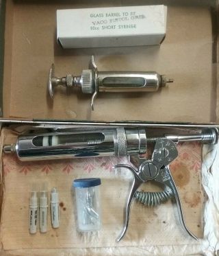 Vintage 1960s Ideal Pistol Grip Cattle Horse Syringe Iob,  Needles,  Extra Syringe