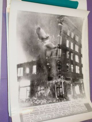 5/4/44 Ap Wire Photo Modesto Ca Hotel Wall Collapses In Destructive Fire.  Dp607
