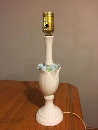 Vtg Elegant White Porcelain Table Lamp W/ Blue Tulip Rose Floral Vase Design