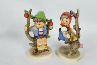 2 Vintage Goebel Hummel Figurine Collectable Apple Tree Boy Girl 141 142 Set