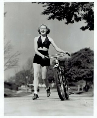 1939 Photo Leggy Actress Mary Beth Hughes Cheesecake Poses With Bicycle