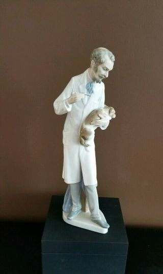 Lladro Veterinarian With Dog,  Rare,  Retired By Lladro,  1 Owner,  13.  5 " Tall