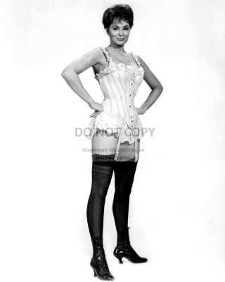 Charlene Holt In The 1966 Film " El Dorado " Pin Up - 8x10 Publicity Photo (da974)