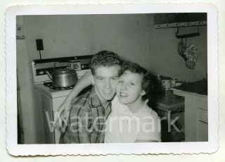 1950s B/w Vintage Snapshot Photo Lady With Cigarette In Kitchen