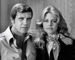 Lee Majors & Lindsay Wagner In " The Six Million Dollar Man " 8x10 Photo (zy - 801)
