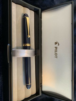Pilot Custom 74 Fountain Pen.  Dark Blue.  14 Gold Nib.  Con - 70 Converter