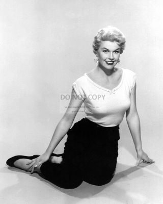 Doris Day Film And Television Actress - 8x10 Publicity Photo (nn - 047)