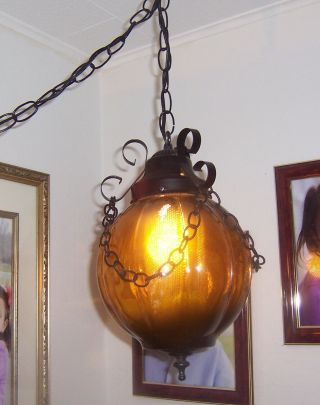 Vintage Mid - Century Amber Glass Hanging Swag Lamp W/ Black Chain Plugs In