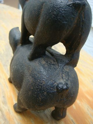 VINTAGE CAST IRON METAL DOORSTOP/BOOKEND THREE LITTLE PIGS 3 STACKED PIGS 3