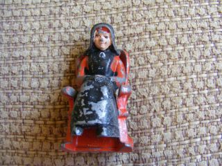 Cast Iron Amish Woman in Rocking Chair Salt and Pepper Shaker 2