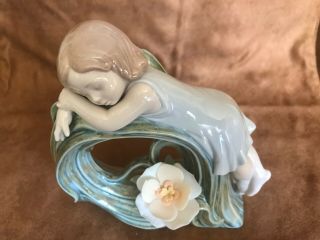 Lladro Porcelain Figurine 8129 Childhood Dream Girl Sleeping On Leaf