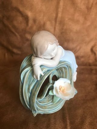 LLADRO Porcelain Figurine 8129 Childhood Dream Girl Sleeping On Leaf 3