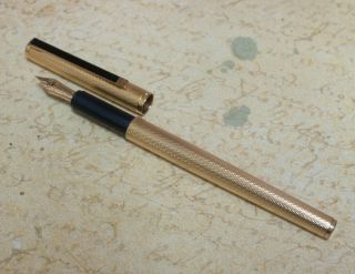 Dunhill Gemline (mont Blanc Slimline) Fountain Pen In Gold Filled Barleycorn