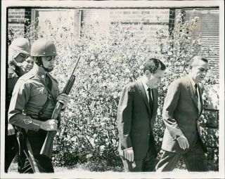 1968 Press Photo Politics Governor Warren Hearnes Joseph Kelly Guard Gun 8x10