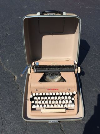 Antique Royal Quiet Deluxe De Luxe Vintage Typewriter In Case - Rare Color