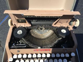 Antique Royal Quiet DeLuxe De luxe Vintage Typewriter In Case - Rare Color 3