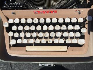 Antique Royal Quiet DeLuxe De luxe Vintage Typewriter In Case - Rare Color 4