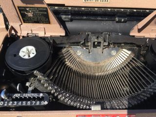 Antique Royal Quiet DeLuxe De luxe Vintage Typewriter In Case - Rare Color 5