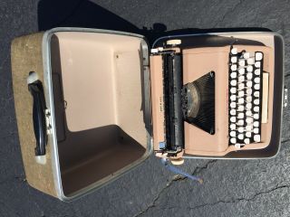 Antique Royal Quiet DeLuxe De luxe Vintage Typewriter In Case - Rare Color 6