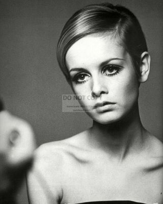 Twiggy English Model,  Actress And Singer - 8x10 Publicity Photo (ee - 096)
