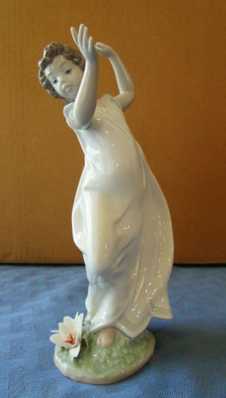 Lladro " Lily,  Symbol Of Purity ",  (azucena) 010.  06989,