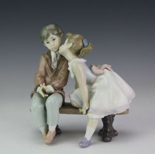 Retired Lladro Spain Ten & Growing 7635 Girl Kissing Boy Porcelain Figurine Jef