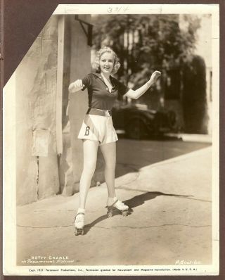 1937 Press Photo Promo Shot For Hollywood Actress Betty Grable Roller Skating