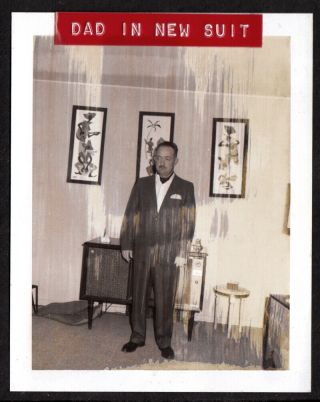 Dyno Label " Dad In Suit " In Kitsch Art Living Room 1960s Polaroid Photo