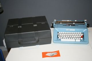 Vintage Olivetti Studio 46 Blue Portable Typewriter In Case
