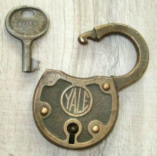 Old Oval Yale Brass Pad Lock With Barrel Key,  Vintage,  Antq,  Steampunk Re - Purpose