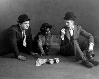 Stan Laurel And Oliver Hardy - 8x10 Publicity Photo (ab - 657)