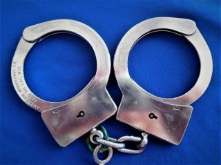N O S 1970 ' S antique SPEED MASTER police handcuffs leg irons w keys 2