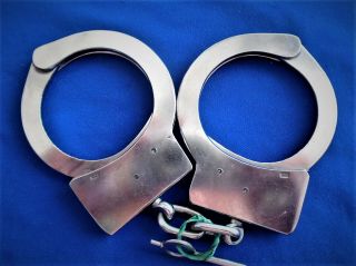 N O S 1970 ' S antique SPEED MASTER police handcuffs leg irons w keys 4